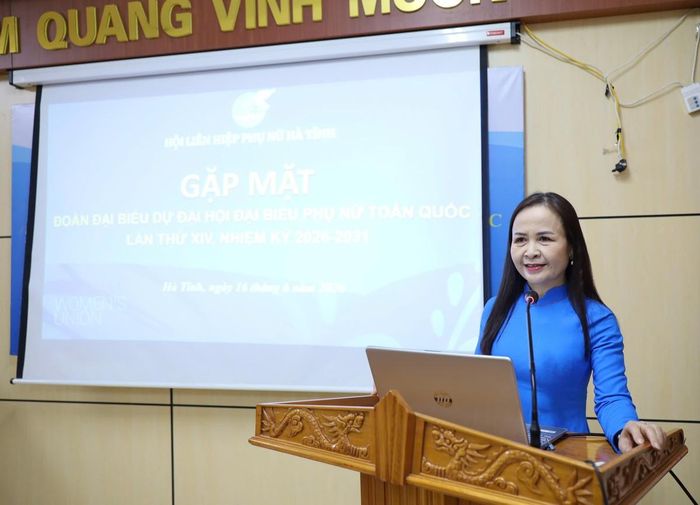 Nguyễn Thị Lệ Hà - Chủ tịch Hội LHPN tỉnh Hà Tĩnh phát biểu tại buổi gặp mặt.
