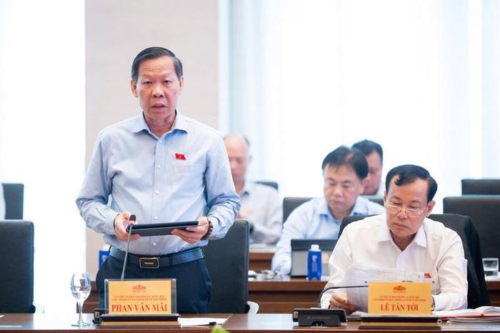Chủ nhiệm Ủy ban Kinh tế và Tài chính Phan Văn Mãi phát biểu. Ảnh: Vũ Hiếu