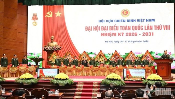 Đoàn Chủ tịch và Đoàn thư ký Đại hội. Ảnh: qdnd.vn