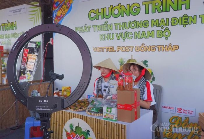 Livestream bán hàng đang trở thành phương thức mới giúp các chủ thể nông sản miền Tây tiếp cận người tiêu dùng và mở rộng thị trường.