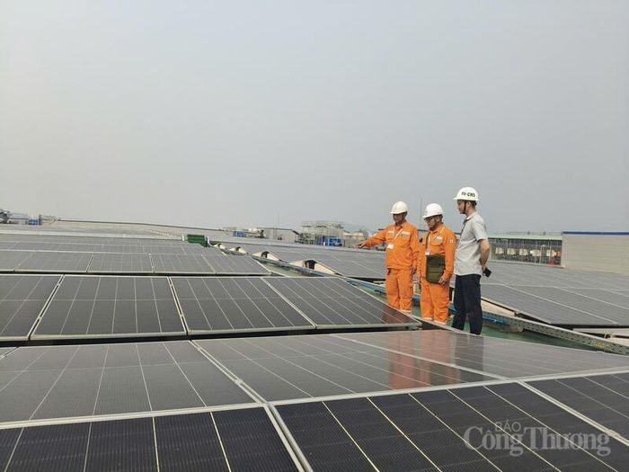 Xu hướng phát triển điện mặt trời mái nhà theo mô hình "tự sản", "tự tiêu" tại Việt Nam đang chuyển dịch mạnh mẽ.