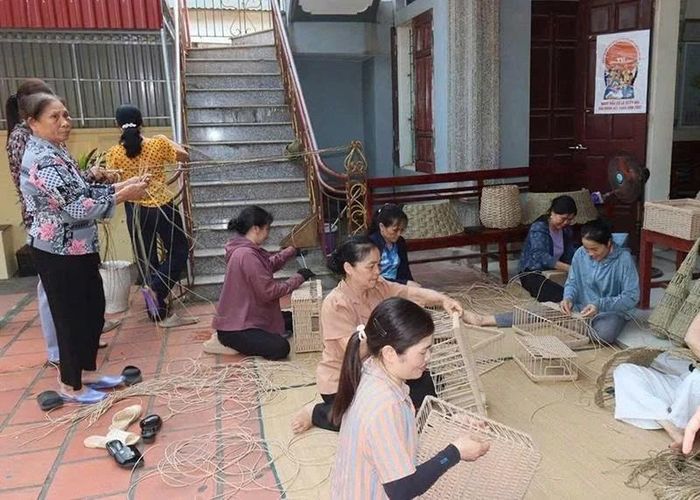 Cơ sở sản xuất chiếu cói, dóc quại xuất khẩu của bà Mai Thị Kết, thôn Nga Lộ 1, xã Nga Sơn.