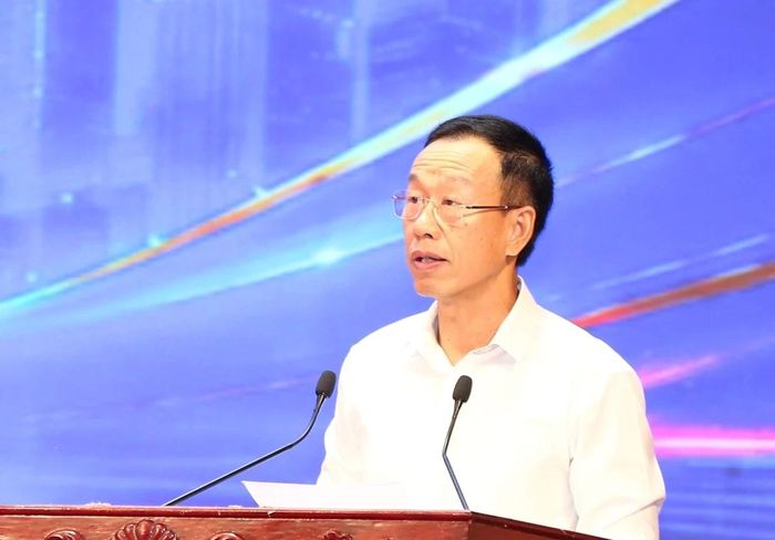 Đồng chí Lê Quang Hùng, Ủy viên Ban Thường vụ Tỉnh ủy, Phó Chủ tịch UBND tỉnh phát biểu khai mạc hội thi.