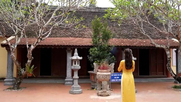 Không chỉ lưu giữ những giá trị lịch sử - văn hóa đặc sắc, ngôi đền còn là nơi gửi gắm niềm tin, thể hiện đạo lý uống nước nhớ nguồn của bao thế hệ người dân địa phương.