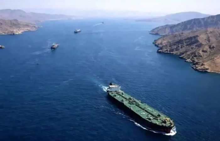 Truyền thông Iran xác nhận lực lượng Mỹ tại khu vực đã bắt đầu dỡ phong tỏa hải quân áp đặt với các cảng của Iran từ giữa tháng 4. Ảnh: Tejarat News.