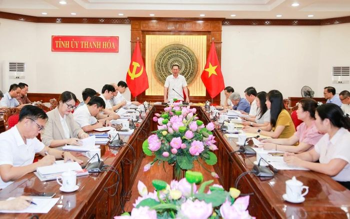 Đồng chí Trịnh Tuấn Sinh, Phó Bí thư Tỉnh ủy, Chủ tịch Ủy ban MTTQ tỉnh chủ trì hội nghị.