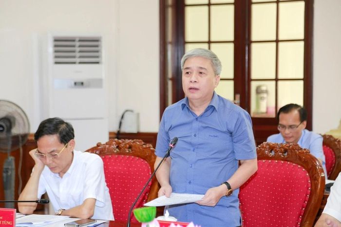 Đại diện Ban Tổ chức Tỉnh ủy phát biểu tại hội nghị.