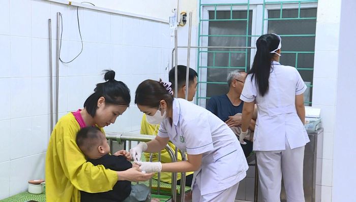 Hơn 40% bệnh nhi điều trị tại Khoa Nhi, Bệnh viện Đa khoa Hà Trung mắc bệnh lý tiêu hóa, chủ yếu là tiêu chảy cấp di virus Rota.