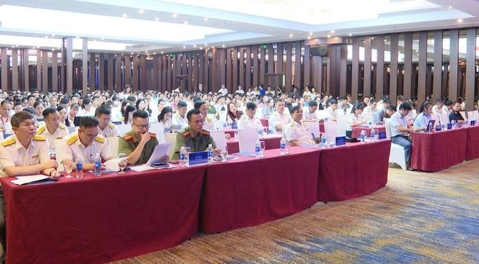 Toàn cảnh hội nghị.