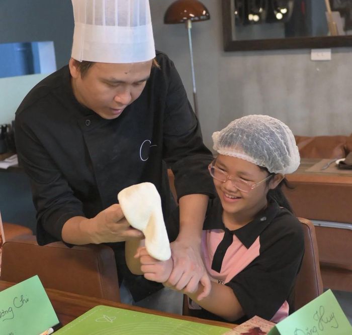 Tự tay làm bánh là một trải nghiệm thú vị.