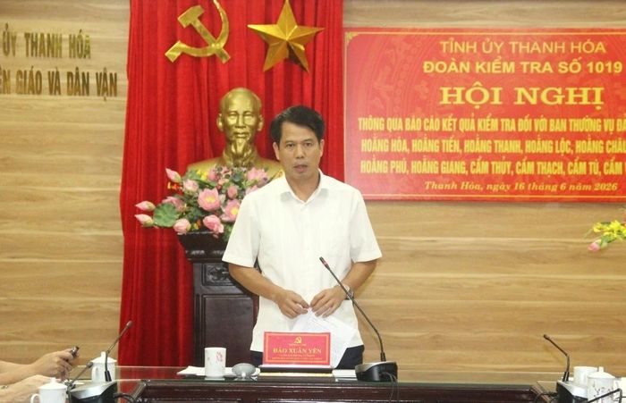 Đồng chí Đào Xuân Yên, Trưởng Ban Tuyên giáo và Dân vận Tỉnh ủy, Trưởng đoàn kiểm tra phát biểu kết luận hội nghị.