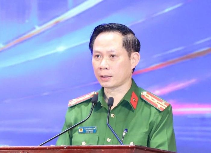 Đại tá Trịnh Văn Giang, Phó Giám đốc Công an tỉnh phát biểu tổng kết hội thi.