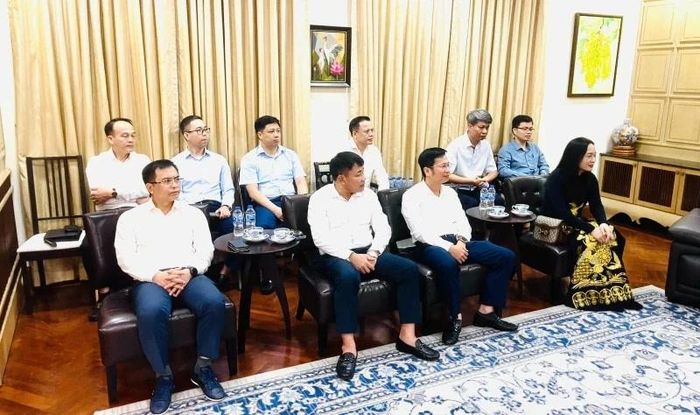 Thành viên đoàn công tác tỉnh Thanh Hóa dự buổi làm việc.