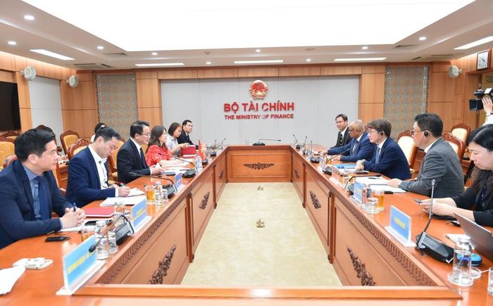 Toàn cảnh buổi làm việc giữa đại diện Bộ Tài chính và Ngân hàng Phát triển Châu Á (ADB). (Ảnh: CTT Bộ Tài chính)