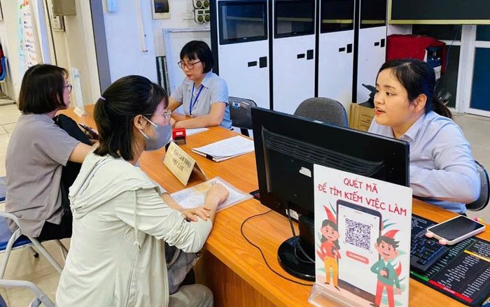 Hỗ trợ kết nối, tư vấn giới thiệu việc làm cho người lao động. Ảnh: T.H.