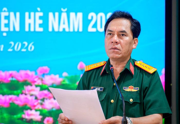 Đại tá Chau Chắc, Phó Chính ủy Bộ Chỉ huy Quân sự tỉnh phát biểu tại lễ phát động Chiến dịch "Thanh niên tình nguyện hè" năm 2026.