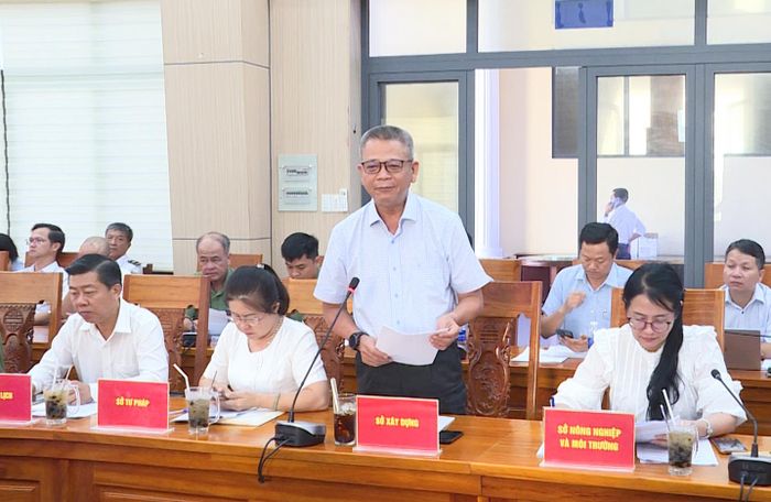 Đại diện Sở Xây dựng phát biểu giải trình tại buổi làm việc tháo gỡ khó khăn, vướng mắc các dự án APEC.
