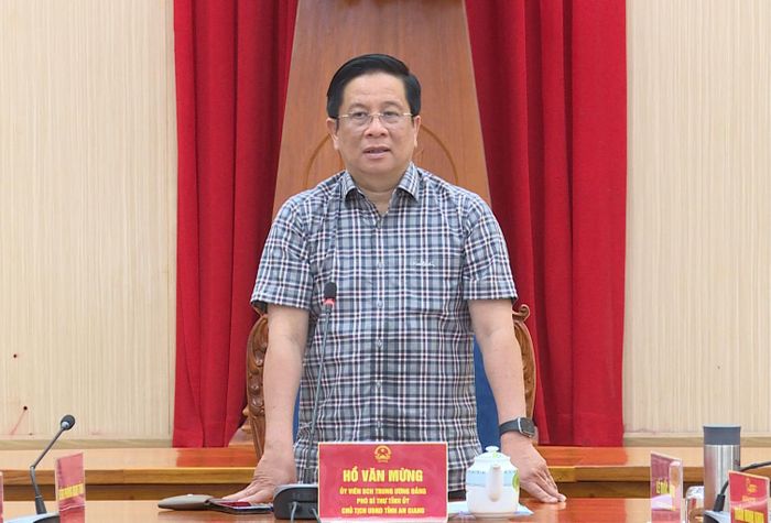 Chủ tịch UBND tỉnh An Giang Hồ Văn Mừng phát biểu kết luận tại buổi làm việc tháo gỡ khó khăn, vướng mắc các công trình, dự án APEC.