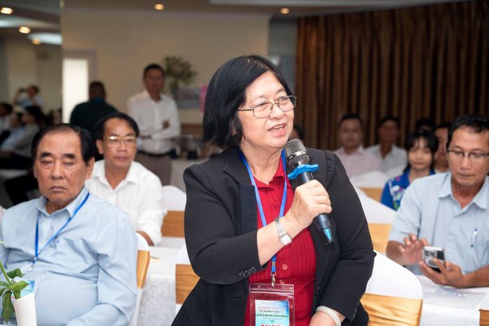 Đại biểu phát biểu tham luận tại hội nghị.
