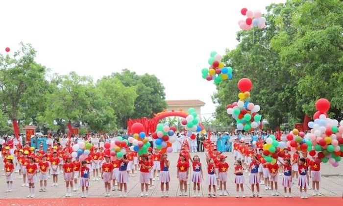 Màn đồng diễn văn nghệ của các em học sinh khép lại lễ khai mạc.