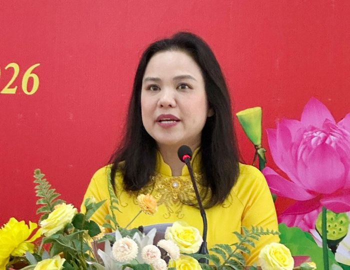  Đồng chí Nguyễn Thị Kim Dung phát biểu tại lễ khai giảng. 