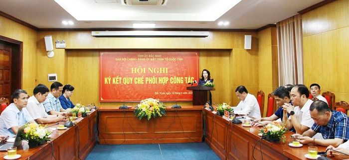 Toàn cảnh hội nghị ký kết quy chế phối hợp công tác giữa Ban Nội chính Tỉnh ủy và Đảng ủy MTTQ tỉnh.