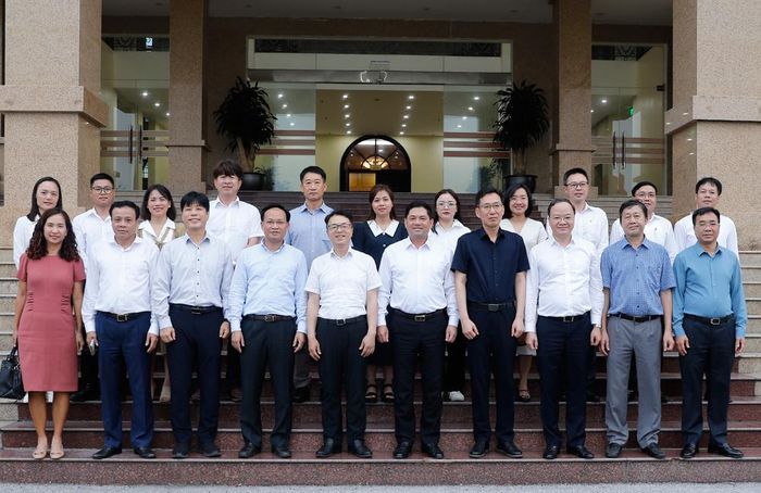  Đại biểu chụp ảnh lưu niệm. 