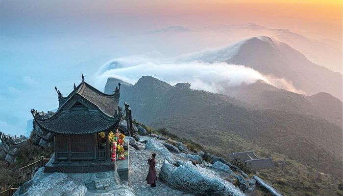  Tác phẩm “Trên đỉnh non thiêng Yên Tử” của tác giả Nguyễn Khắc Hường (Hưng Yên) đoạt Giải Ba. 