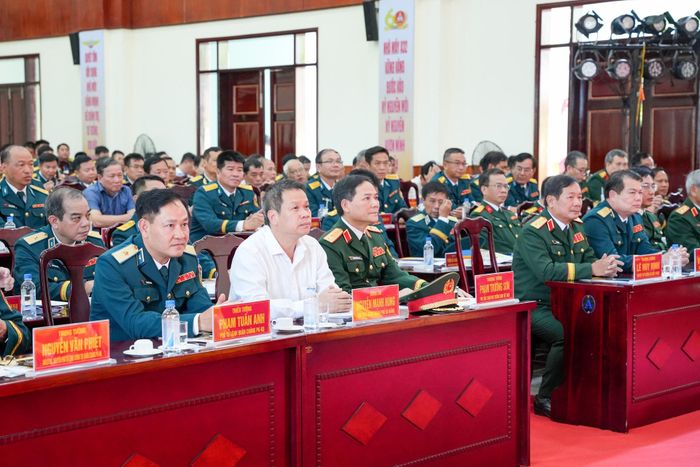 Phó Bí thư Thành ủy, Chủ tịch UBND thành phố Nguyễn Mạnh Hùng (thứ 2, ngồi hàng đầu) cùng đông đảo đại biểu dự lễ kỷ niệm. Ảnh: T.CÔNG