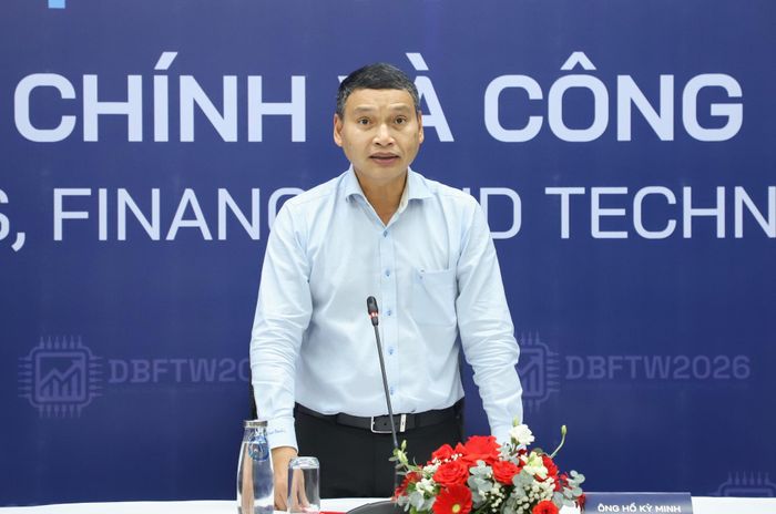 Phó Chủ tịch Thường trực UBND thành phố Hồ Kỳ Minh phát biểu tại họp báo. Ảnh: NGỌC PHÚ