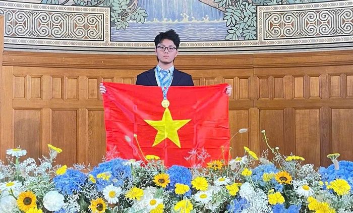 Nguyễn Nhật Anh, học sinh Trường THPT chuyên Lê Quý Đôn xuất sắc giành Huy chương Vàng Olympic Vật lý châu Âu. Ảnh: Nhà trường cung cấp