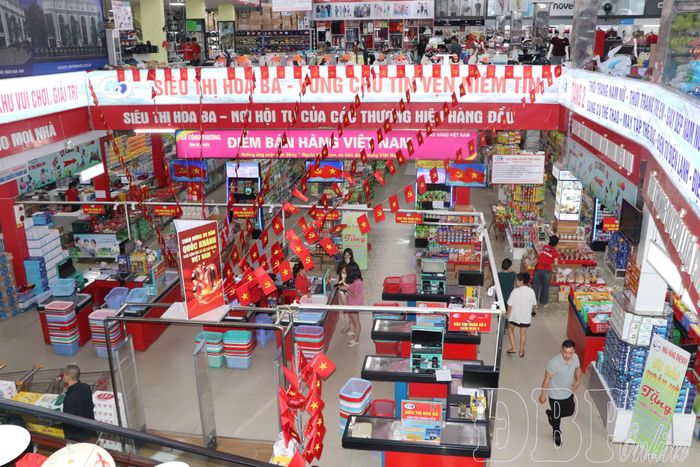 Siêu thị Hoa Ba - một trong những doanh nghiệp tiên phong hưởng ứng Cuộc vận động “Người Việt Nam ưu tiên dùng hàng Việt Nam”.