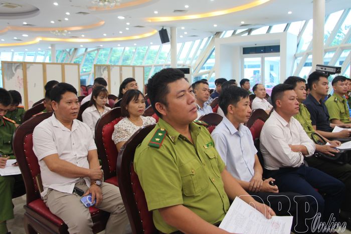 Đại biểu tham dự hội nghị tiếp thu các chuyên đề từ báo cáo viên.