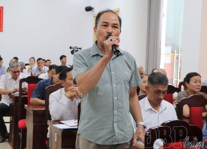 Cử tri phường Điện Biên Phủ nêu ý kiến kiến nghị với Tổ Đại biểu.