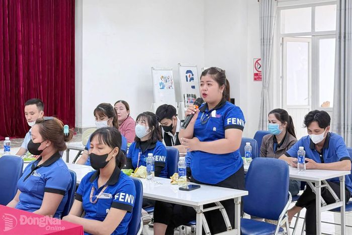 Công nhân Công ty TNHH New Apparel Far Eastern (Khu công nghiệp Bắc Đồng Phú) tham gia đóng góp ý kiến tại buổi đối thoại định kỳ quý I-2026. Ảnh: CĐCC