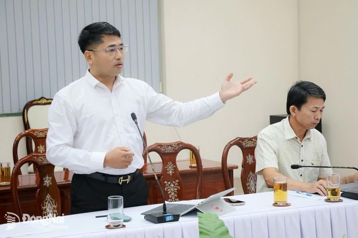 Phó Giám đốc Sở Tài chính Phạm Tuấn Anh chia sẻ tại buổi làm việc. Ảnh: Hải Quân