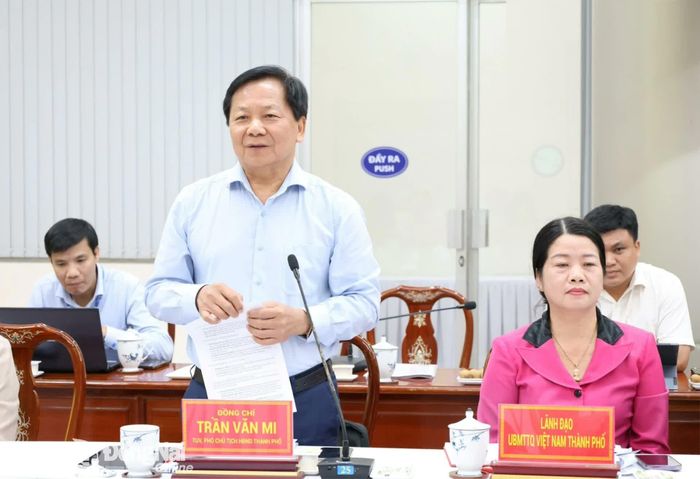 Thành ủy viên, Phó Chủ tịch HĐND thành phố Trần Văn Mi phát biểu tại buổi làm việc. Ảnh: Hồ Thảo