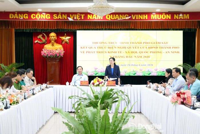 Đồng chí Tôn Ngọc Hạnh, Ủy viên Trung ương Đảng, Phó Bí thư Thường trực Thành ủy, Chủ tịch HĐND thành phố phát biểu kết luận buổi giám sát. Ảnh: Hồ Thảo