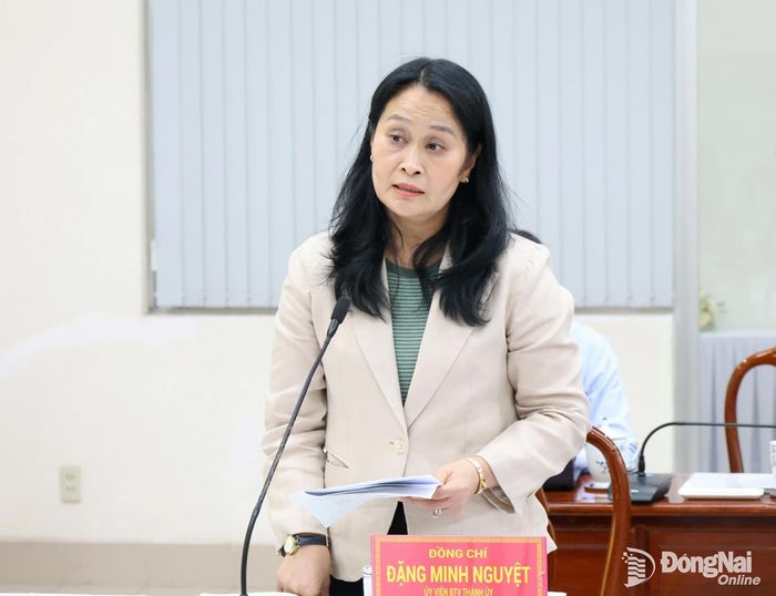 Ủy viên Ban Thường vụ Thành ủy, Phó Chủ tịch Thường trực HĐND thành phố Đặng Minh Nguyệt phát biểu tại buổi làm việc. Ảnh: Hồ Thảo