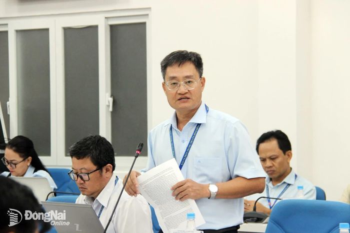 Đại diện các phòng nghiệp vụ của Công an thành phố và Báo và Phát thanh, Truyền hình Đồng Nai tham luận tại hội nghị. Ảnh: Trần Danh