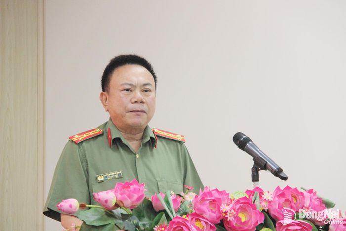 Đại tá Nguyễn Phương Đằng, Phó Giám đốc Công an thành phố Đồng Nai phát biểu tại buổi lễ. Ảnh: Trần Danh