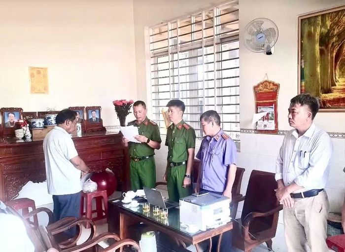 Nguyên Phó Giám đốc Công ty TNHH một thành viên Cà phê Gia Lai Đỗ Đức Thịnh (bìa trái) đã bị khởi tố. Ảnh ĐVCC