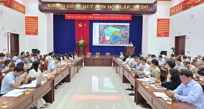  Đảng ủy phường Pleiku tổ chức Hội nghị Ban Chấp hành Đảng bộ phường khóa I (mở rộng) để cho ý kiến phương án sắp xếp thôn, tổ dân phố. Ảnh: Bá Bính 