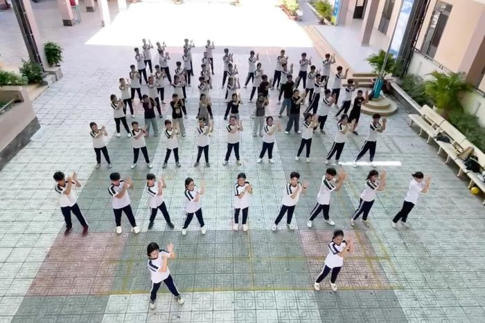 Học sinh Trường THCS Trưng Vương (phường Nha Trang) tập luyện cho ngày hội tiếng Anh.