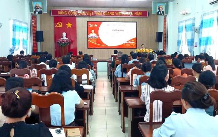 Quang cảnh lớp bồi dưỡng.