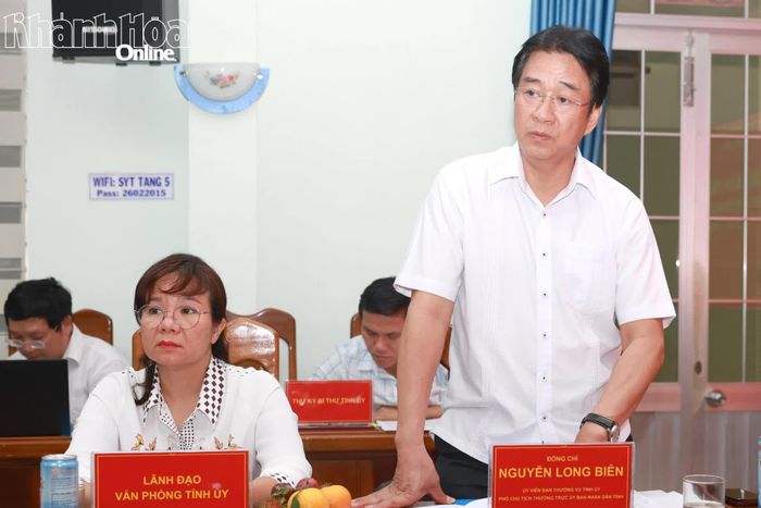 Phó Chủ tịch Thường trực UBND tỉnh Nguyễn Long Biên phát biểu tại buổi làm việc.
