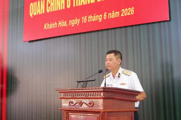 Chuẩn Đô đốc Nguyễn Anh Tuấn phát biểu chỉ đạo hội nghị.