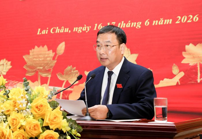 Đồng chí Tống Thanh Bình - Ủy viên Ban Thường vụ Tỉnh ủy, Phó Chủ tịch Thường trực Ủy ban MTTQ Việt Nam tỉnh thông báo công tác mặt trận tham gia xây dựng chính quyền, tổng hợp ý kiến, kiến nghị của cử tri trước Kỳ họp thứ tư.