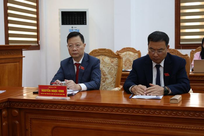Đại biểu dự thảo luận.