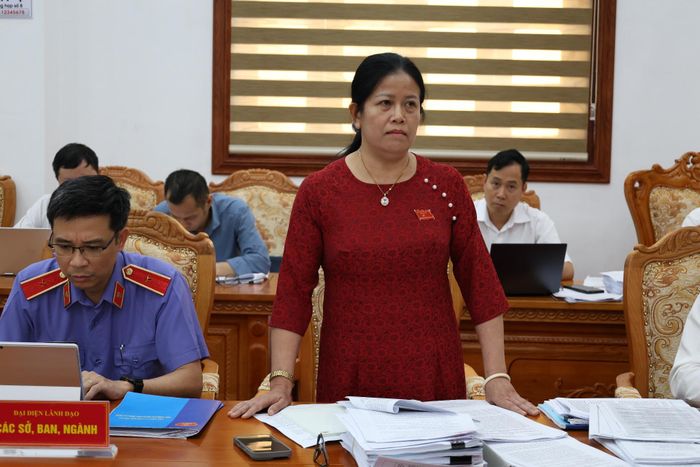 Đồng chí Vương Đào Tiên - Phó Bí thư Thường trực Đảng ủy xã Phong Thổ, đại biểu HĐND tỉnh tham gia thảo luận.